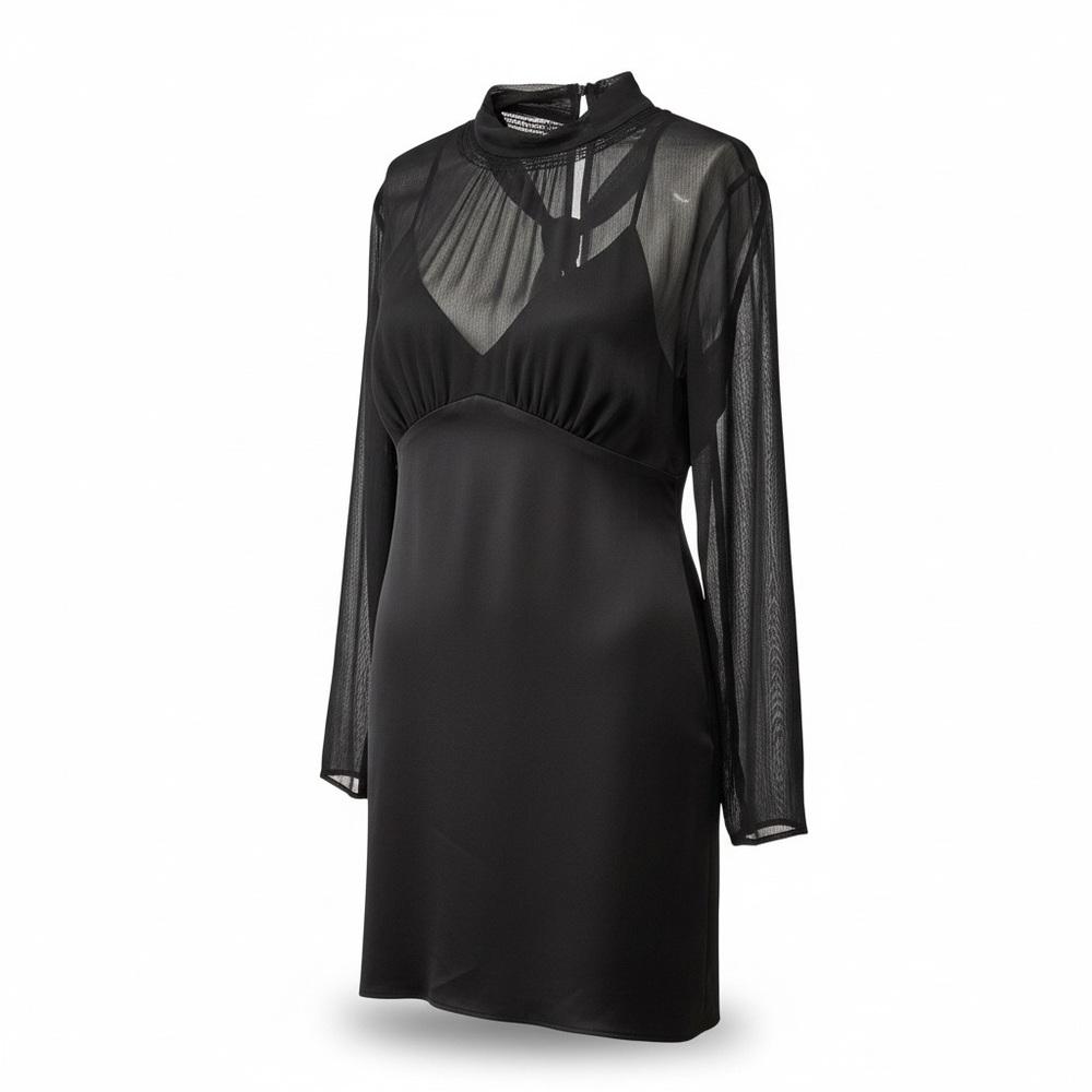 Chic Black Backless Dress with Sheer Sleeves